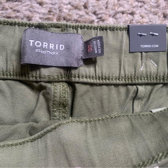 Torrid 3.5 Inch Pull-On #FeeltheFit Stretch Cotton Short Green Sz 00 Drawstring - Picture 3 of 5